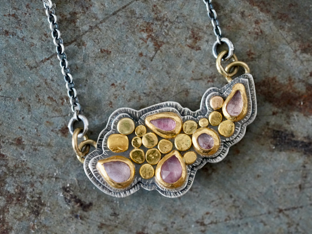 Sapphire and gold queen's necklace