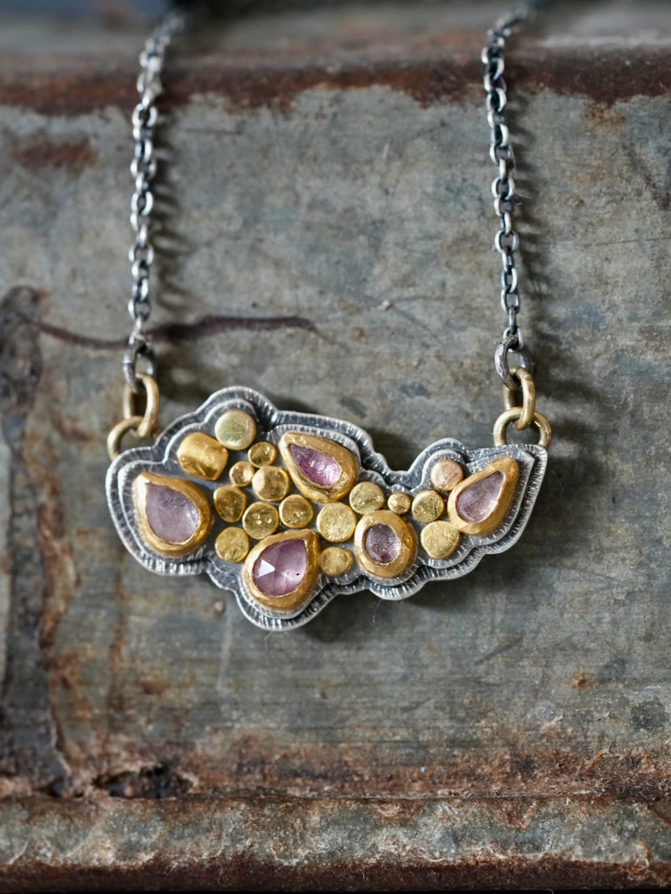 Sapphire and gold queen's necklace