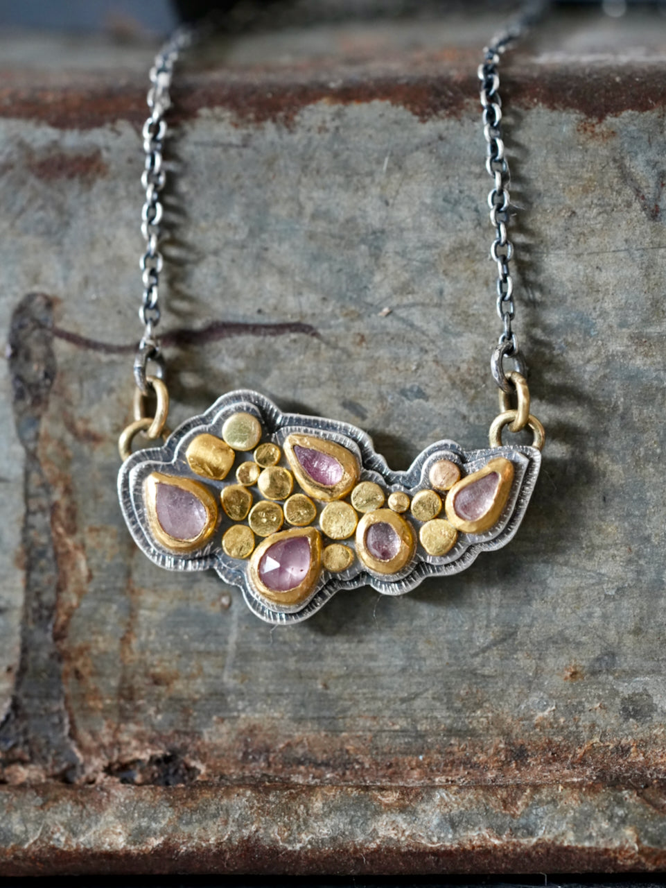 Sapphire and gold queen's necklace