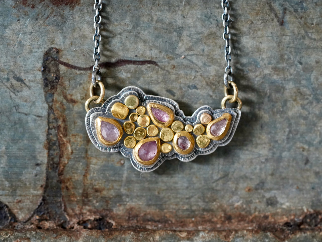 Sapphire and gold queen's necklace