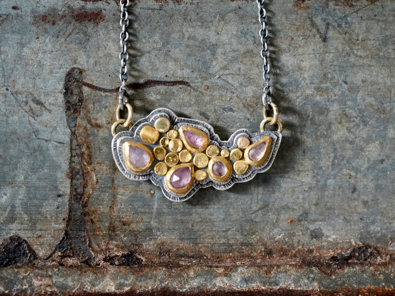Sapphire and gold queen's necklace