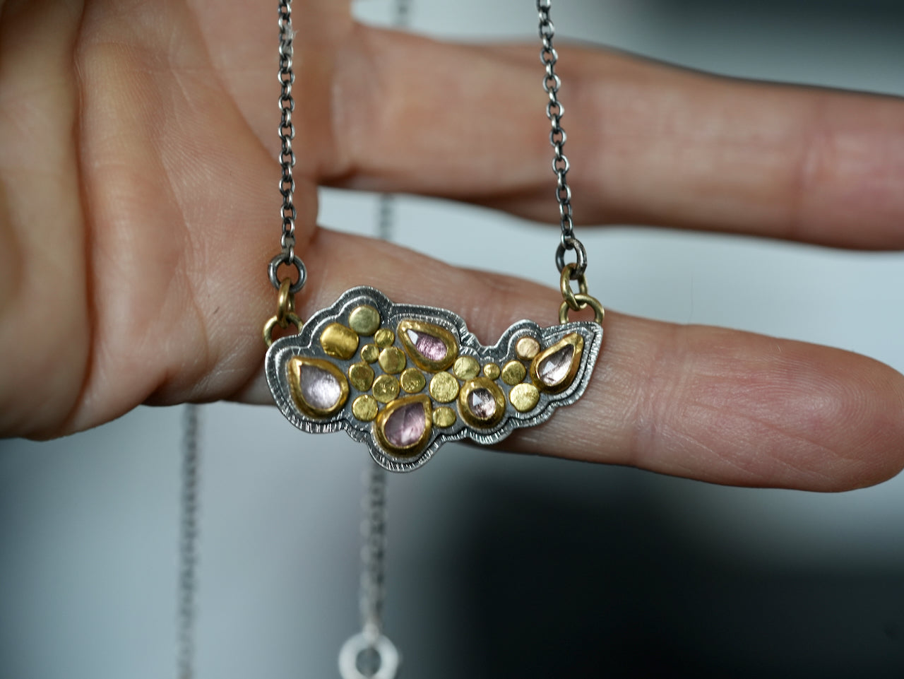 Sapphire and gold queen's necklace