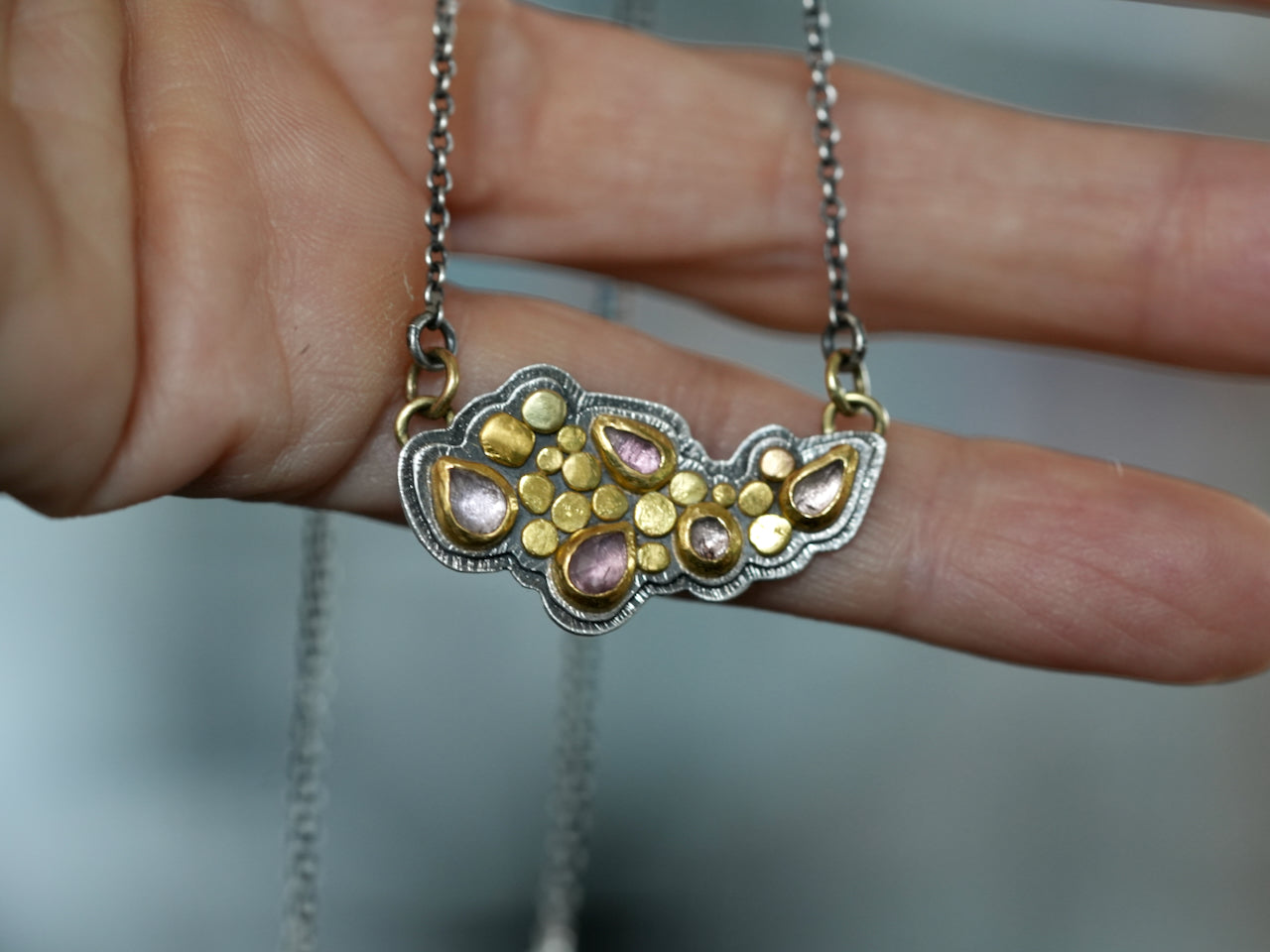 Sapphire and gold queen's necklace