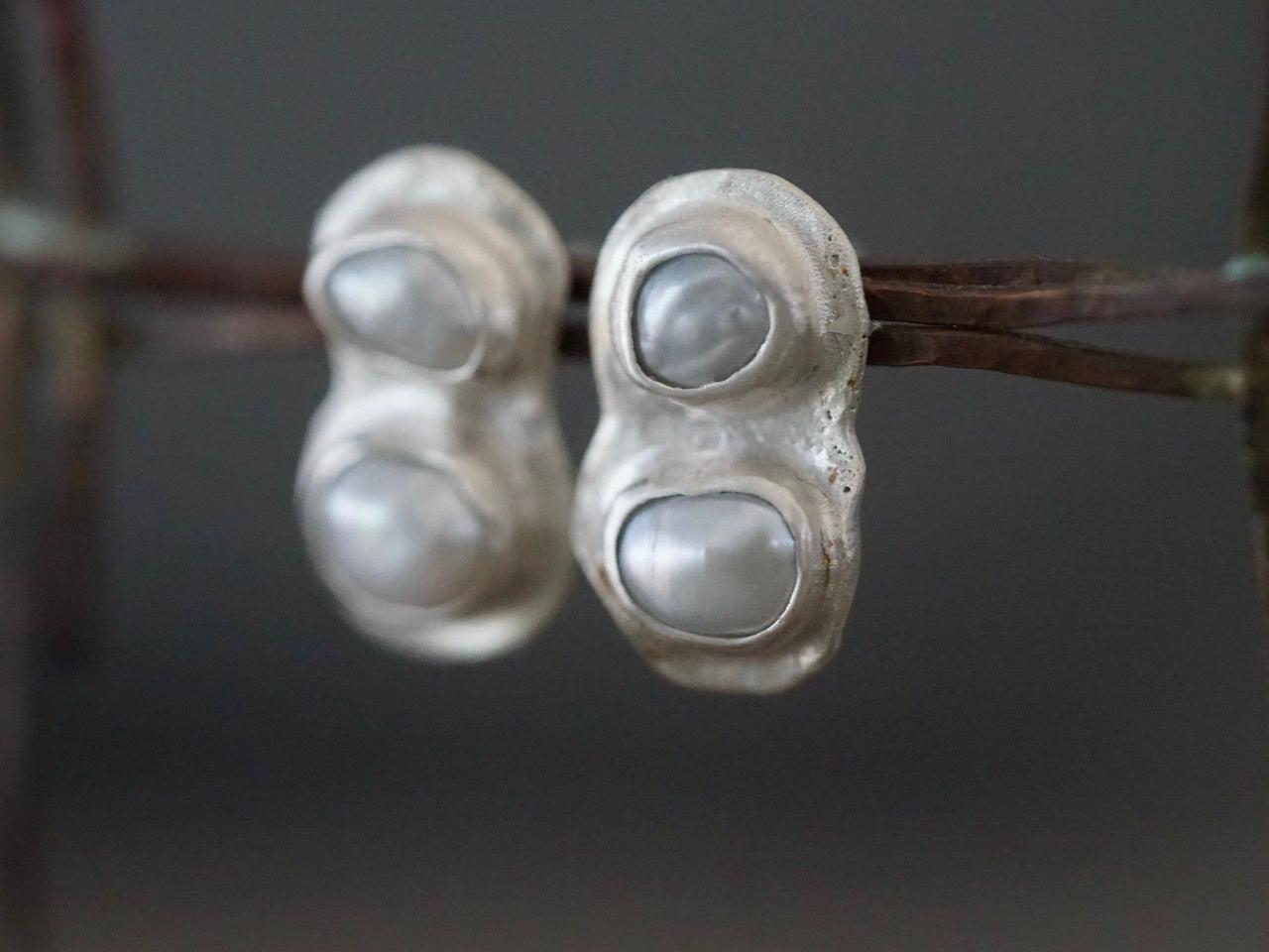 Organic pearl post earrings, small