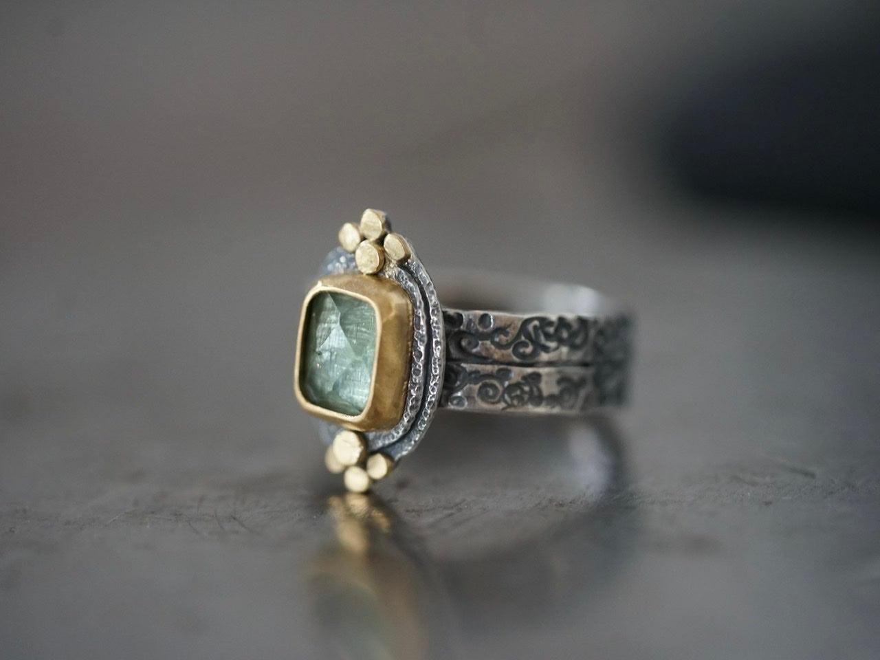 Queens ring, green tourmaline and 22k gold, size 8.5