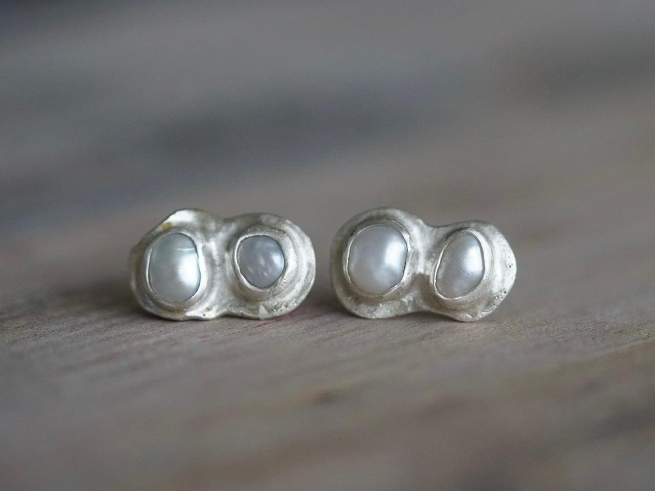 Organic pearl post earrings, small