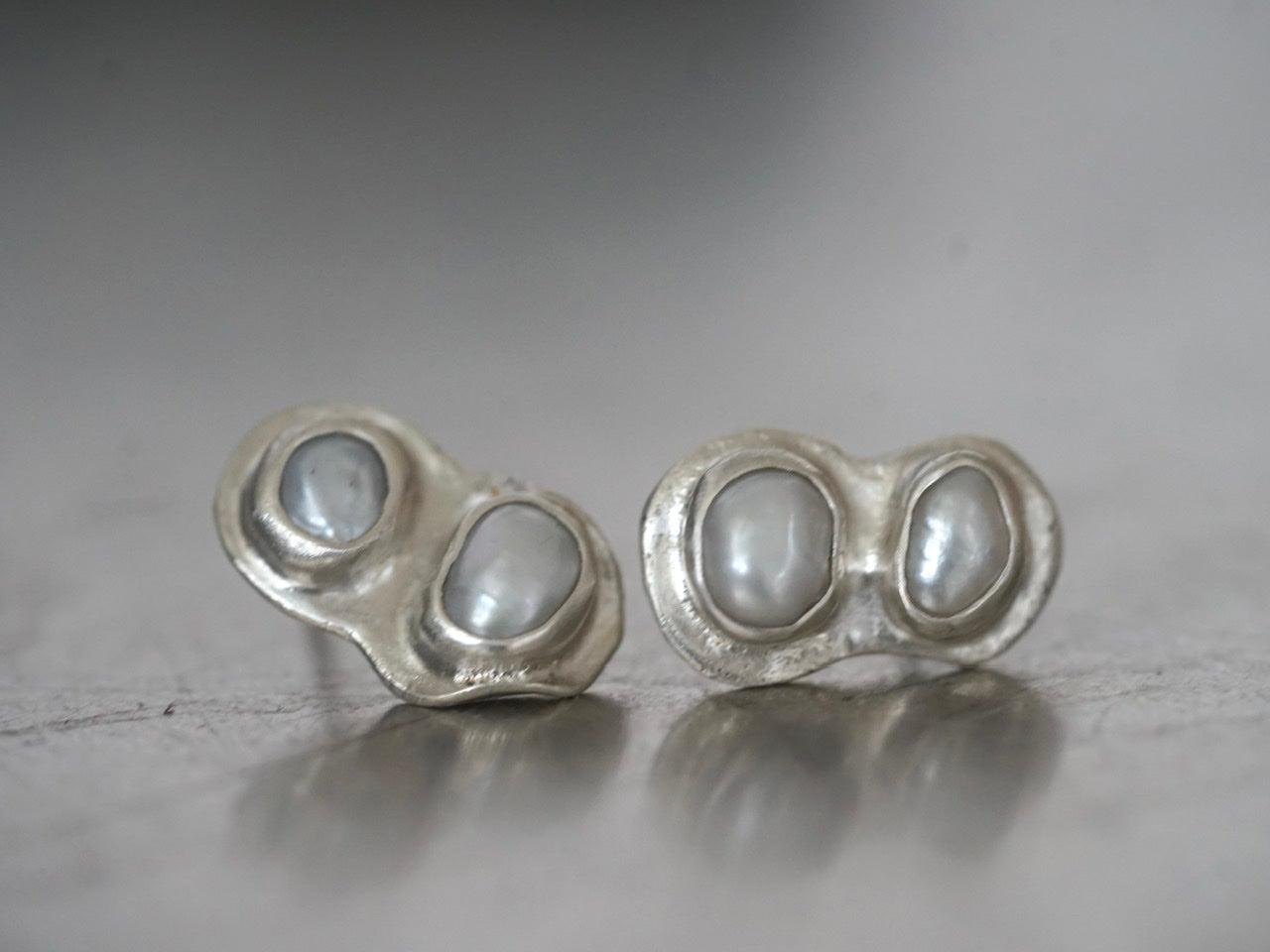 Organic pearl post earrings, small