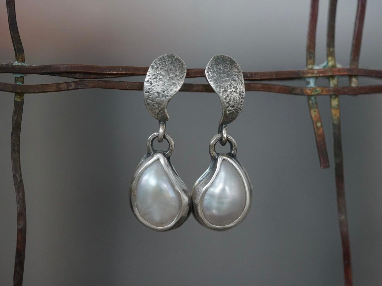 Dangly freshwater pearl post earrings