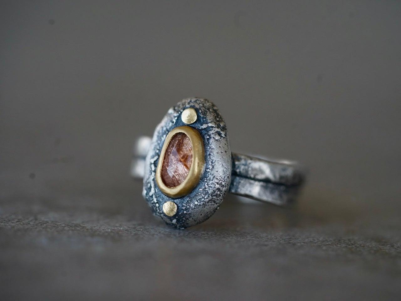 Spinel and 22 k gold pebble ring, size 6.75