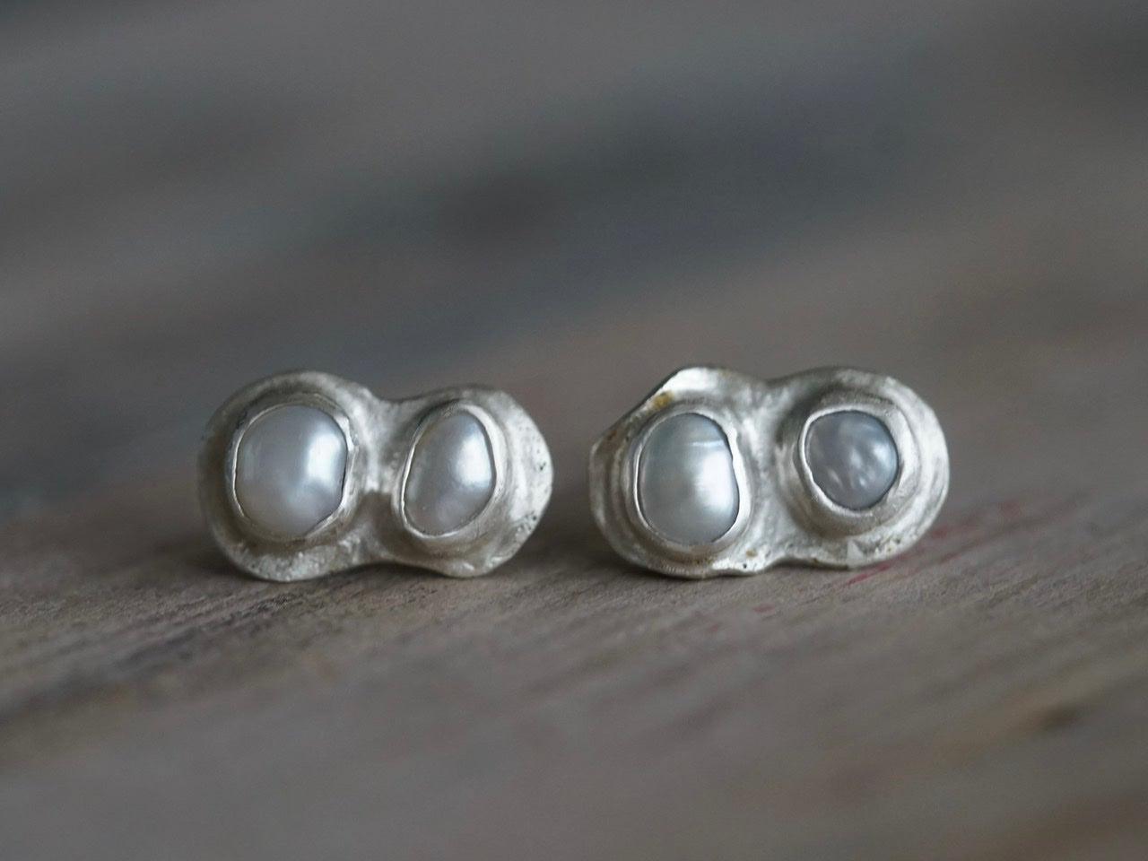 Organic pearl post earrings, small