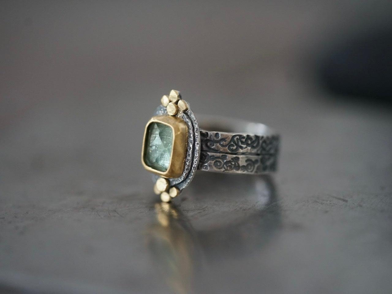 Queens ring, green tourmaline and 22k gold, size 8.5