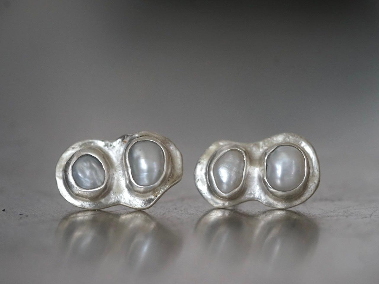Organic pearl post earrings, small