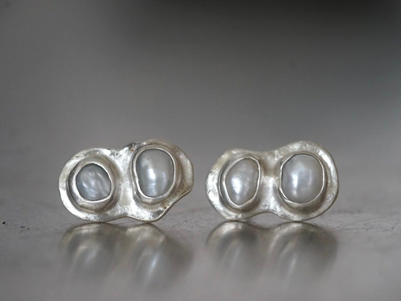 Organic pearl post earrings, small