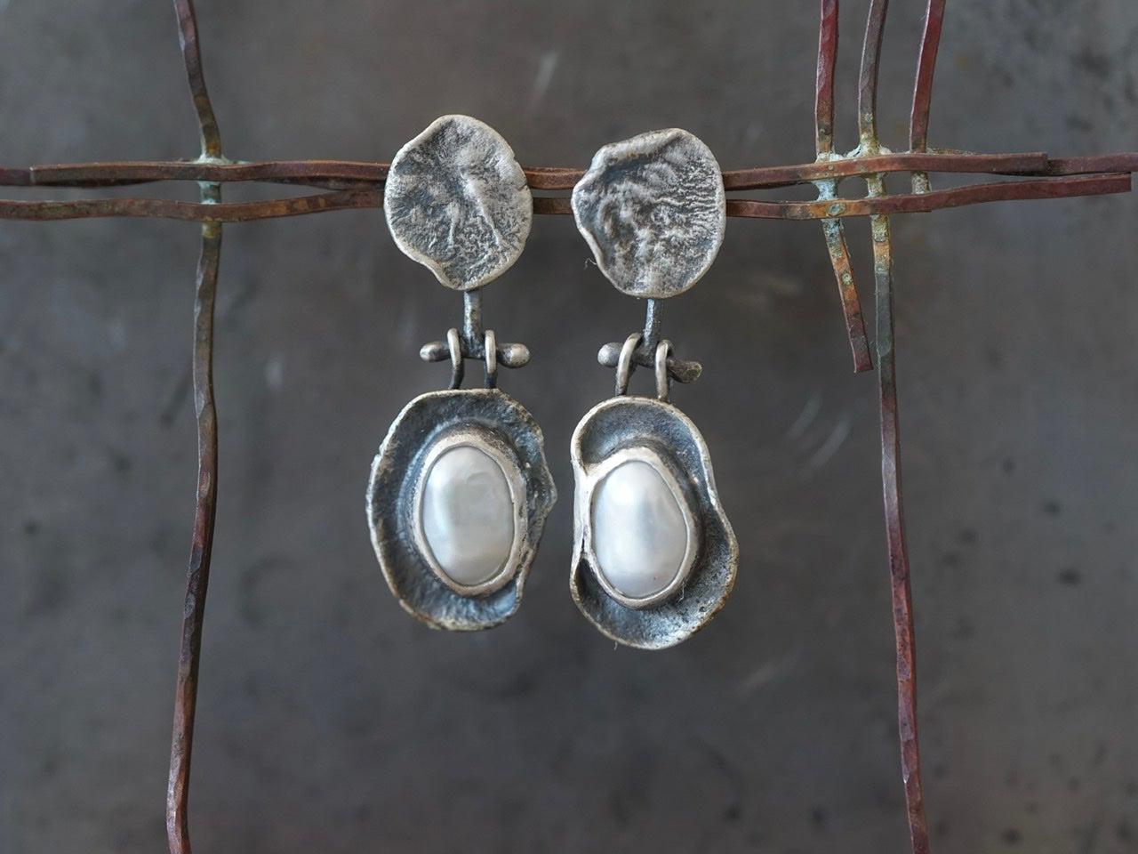 Melted series, freshwater pearl earrings