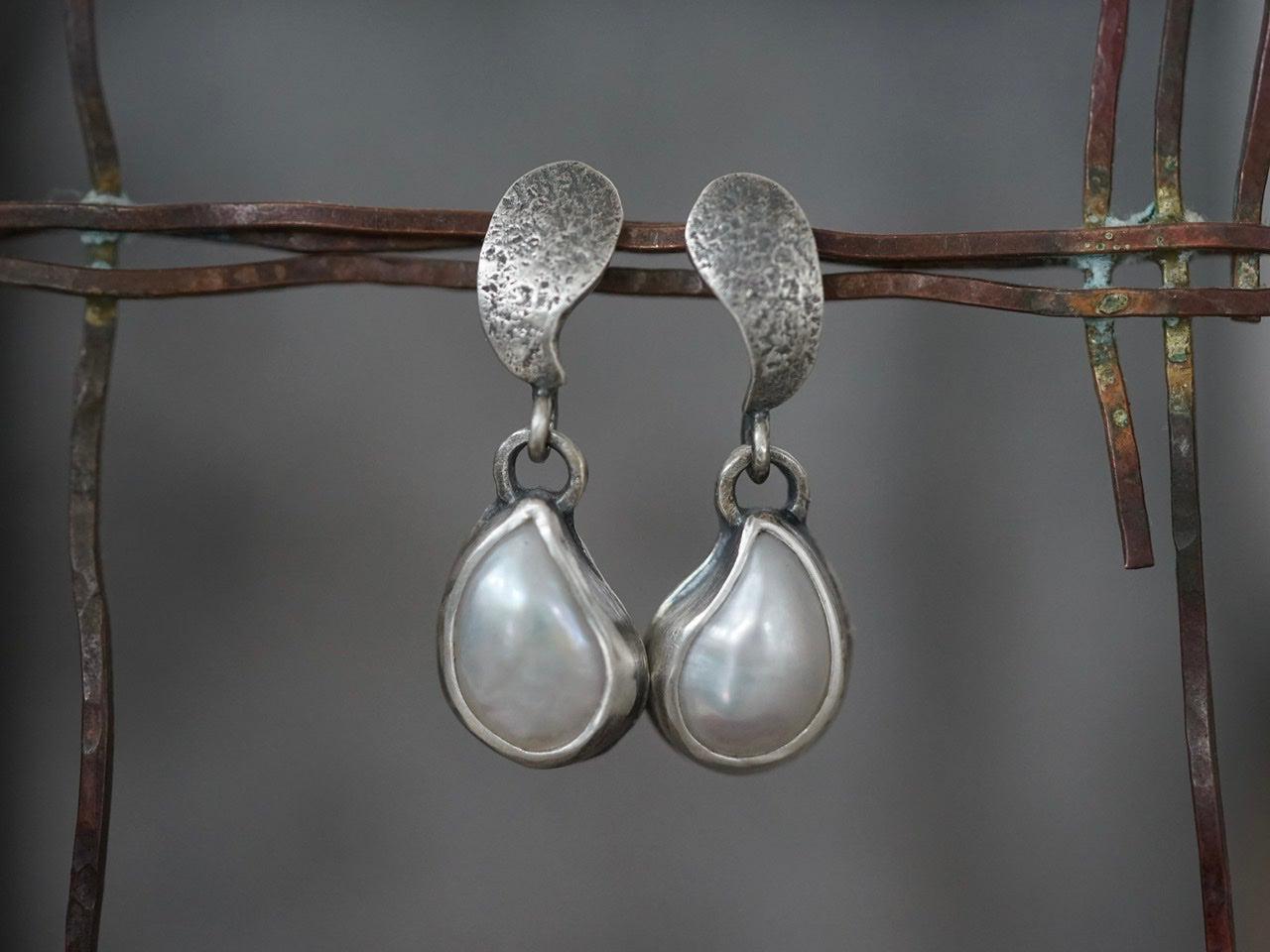 Dangly freshwater pearl post earrings