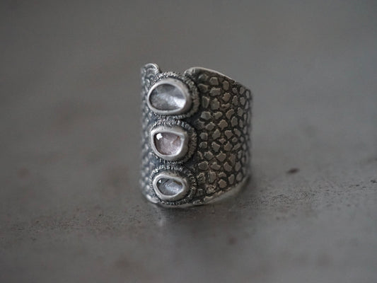 Large multi-spinel saddle ring, size 7.5