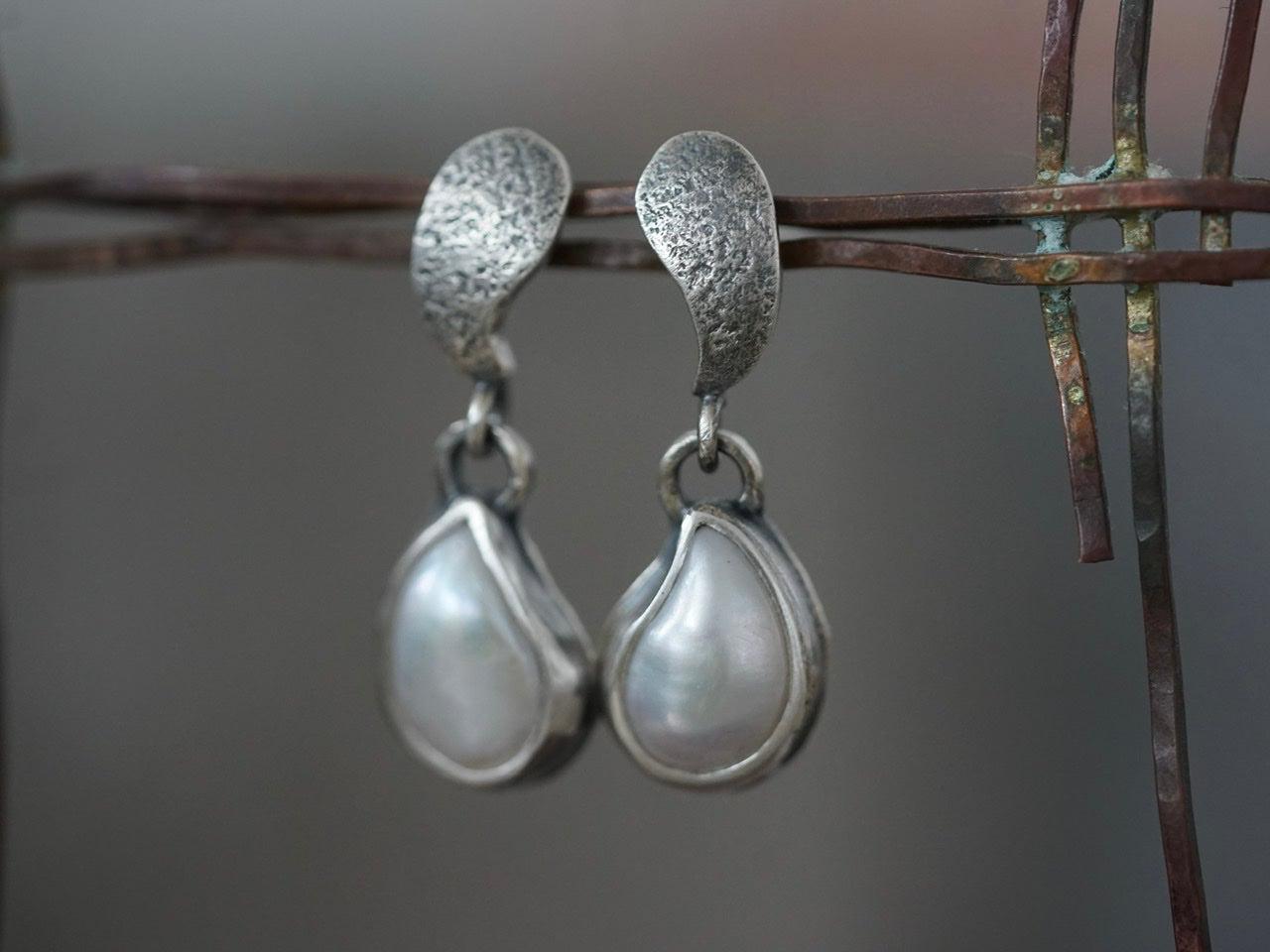 Dangly freshwater pearl post earrings