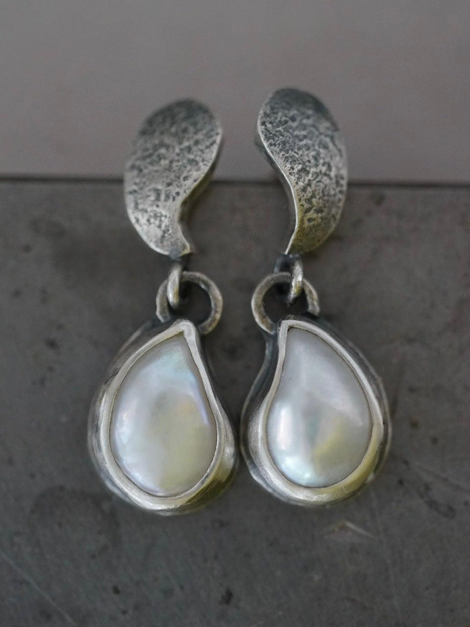 Dangly freshwater pearl post earrings