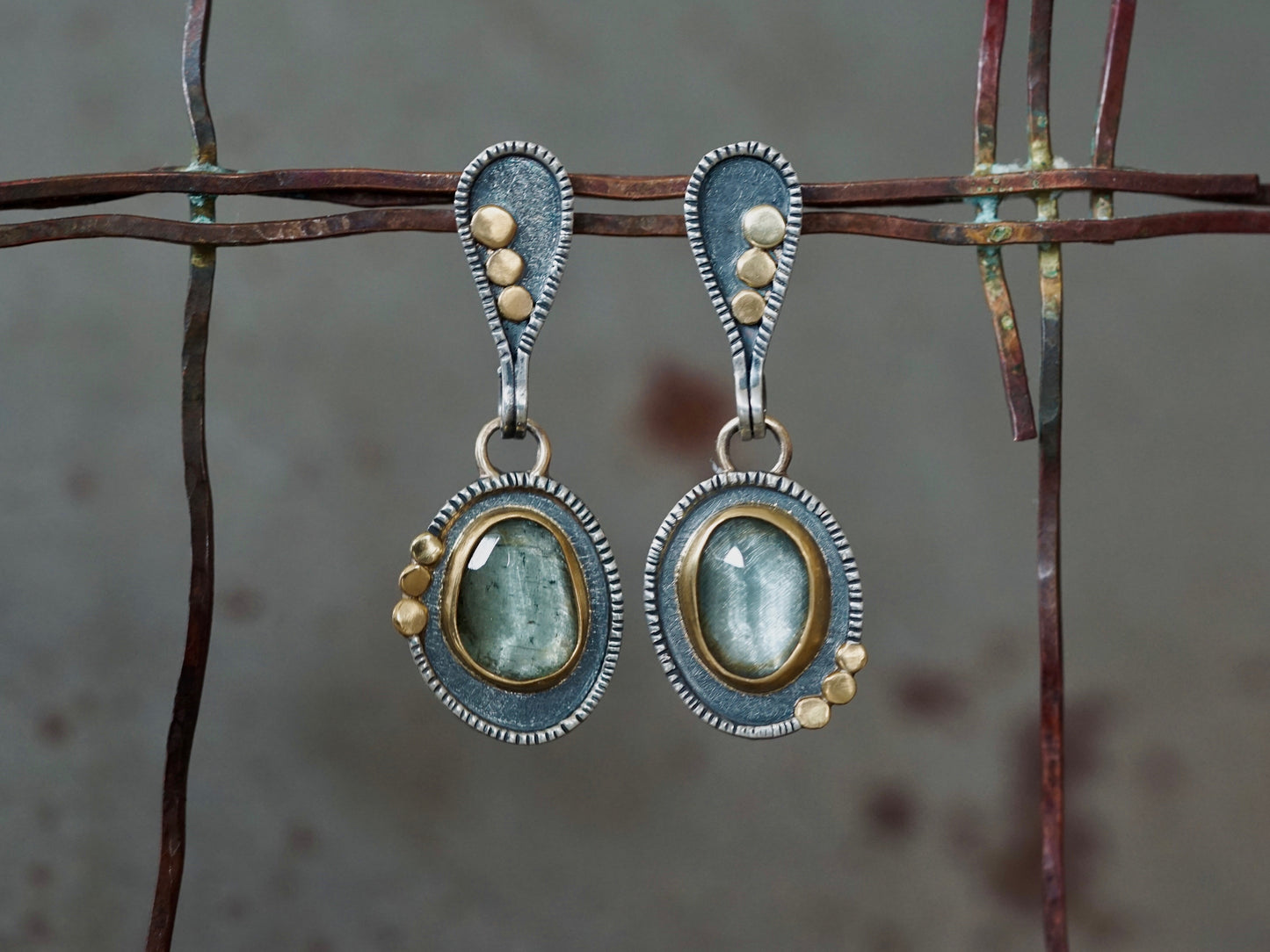 Elegant aquamarine and gold earrings