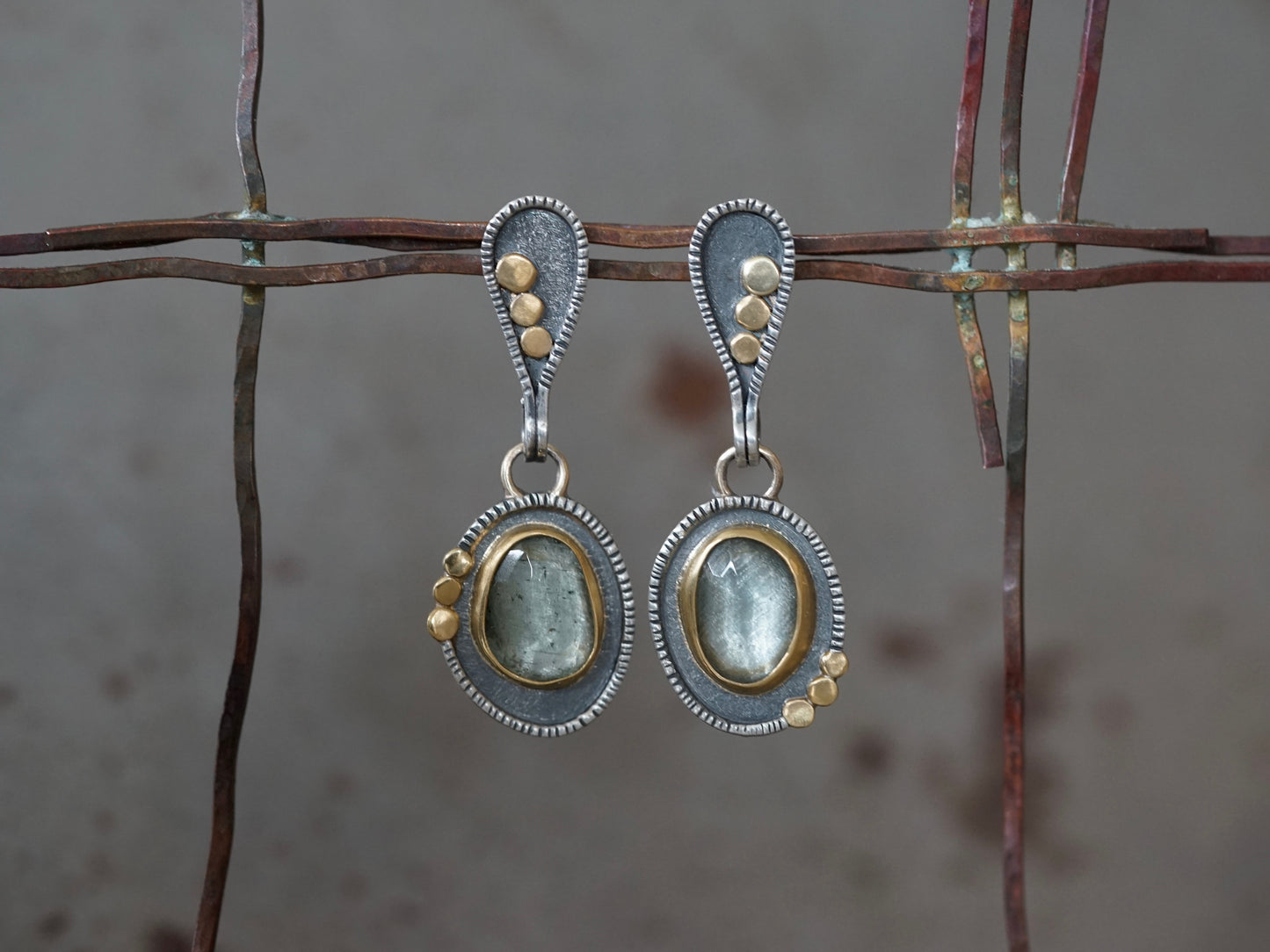 Elegant aquamarine and gold earrings