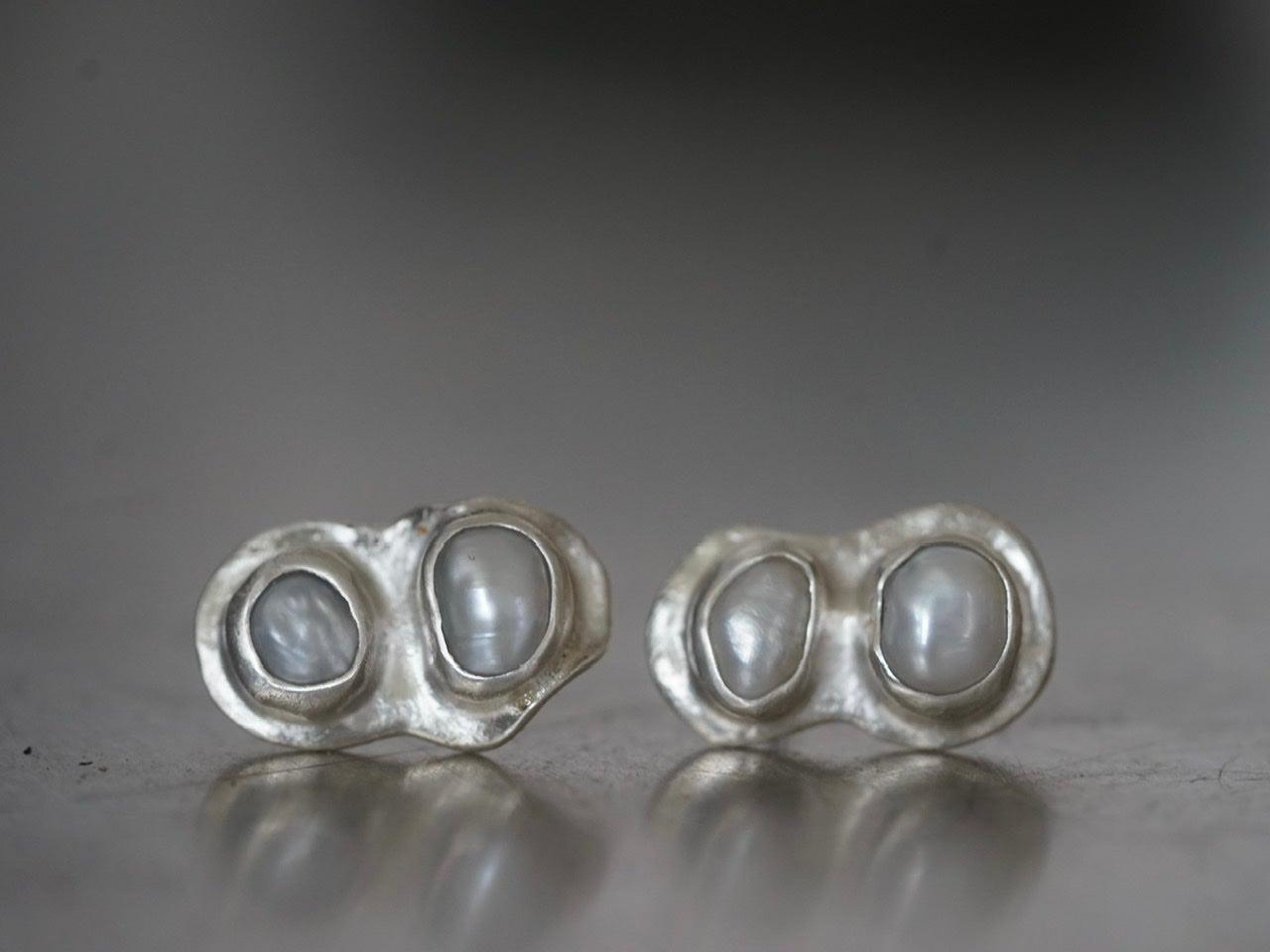Organic pearl post earrings, small