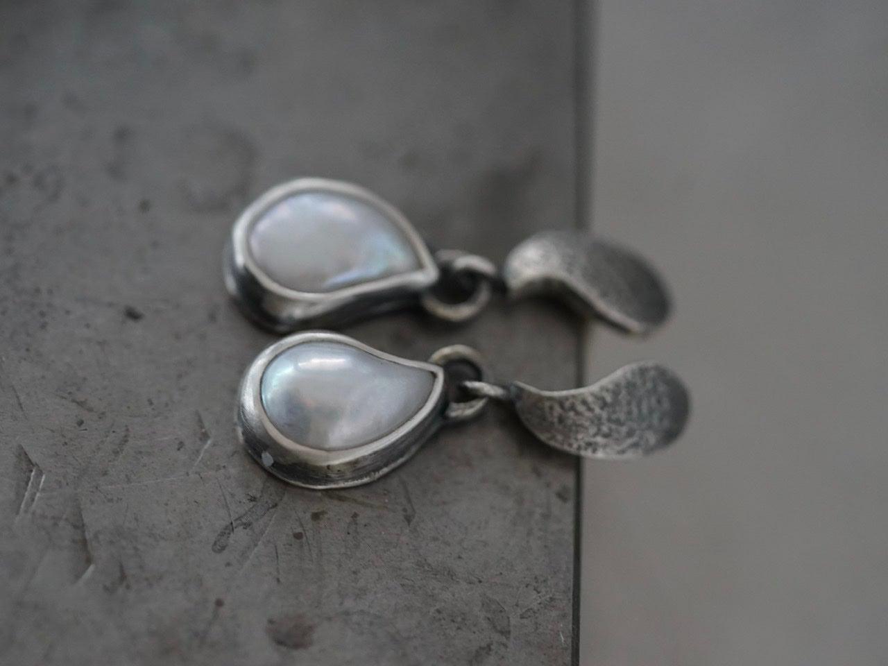 Dangly freshwater pearl post earrings