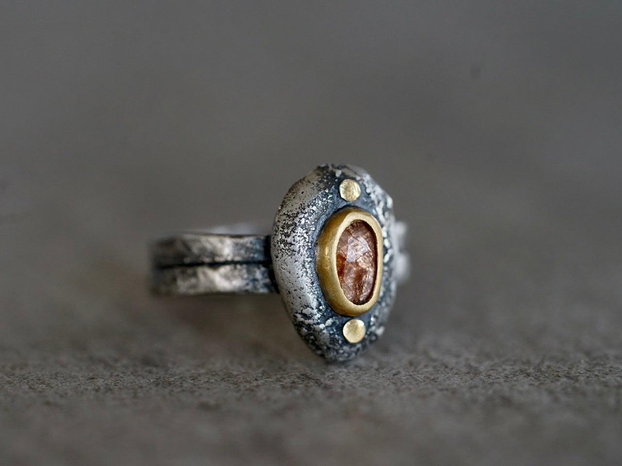 Spinel and 22 k gold pebble ring, size 6.75