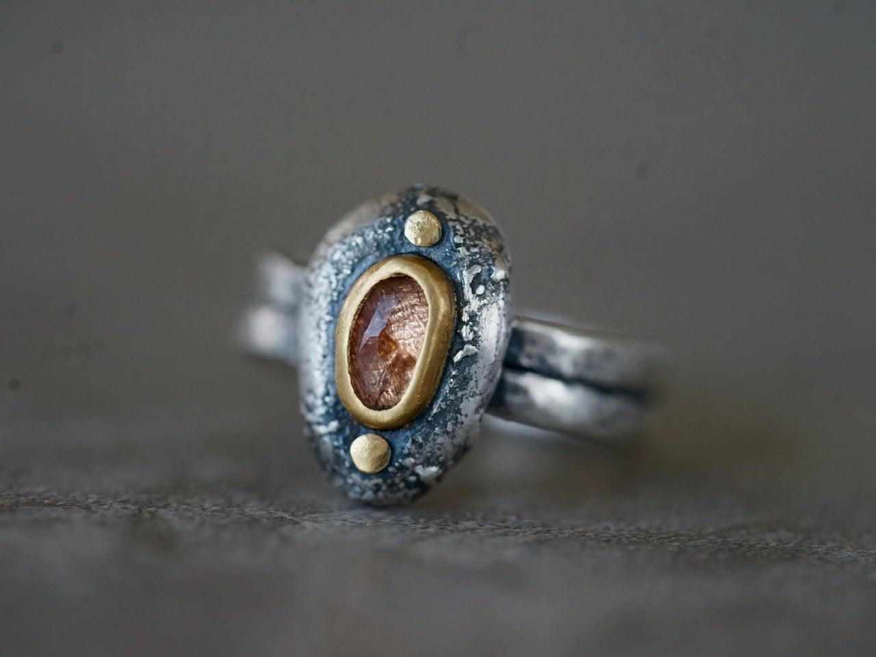 Spinel and 22 k gold pebble ring, size 6.75