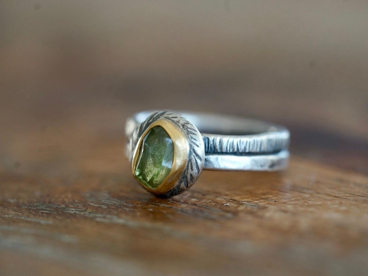 Green tourmaline and 22 k gold swirl ring, size 7.25