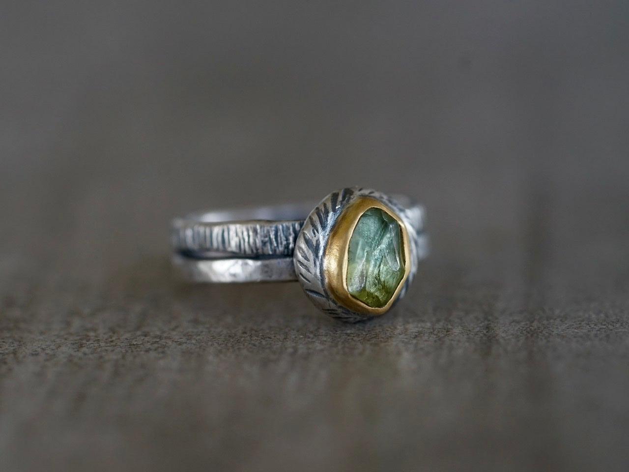 Green tourmaline and 22 k gold swirl ring, size 7.25