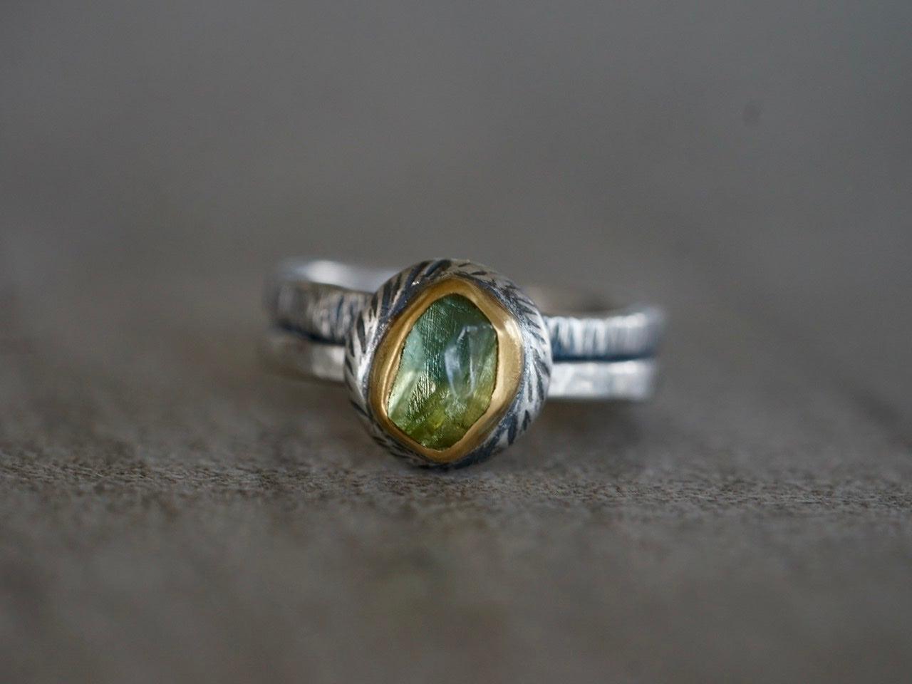 Green tourmaline and 22 k gold swirl ring, size 7.25