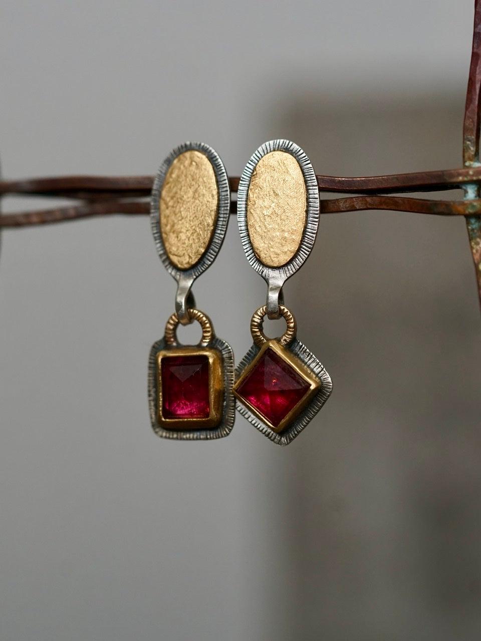 Asymmetrical pink tourmaline and 218K gold earrings