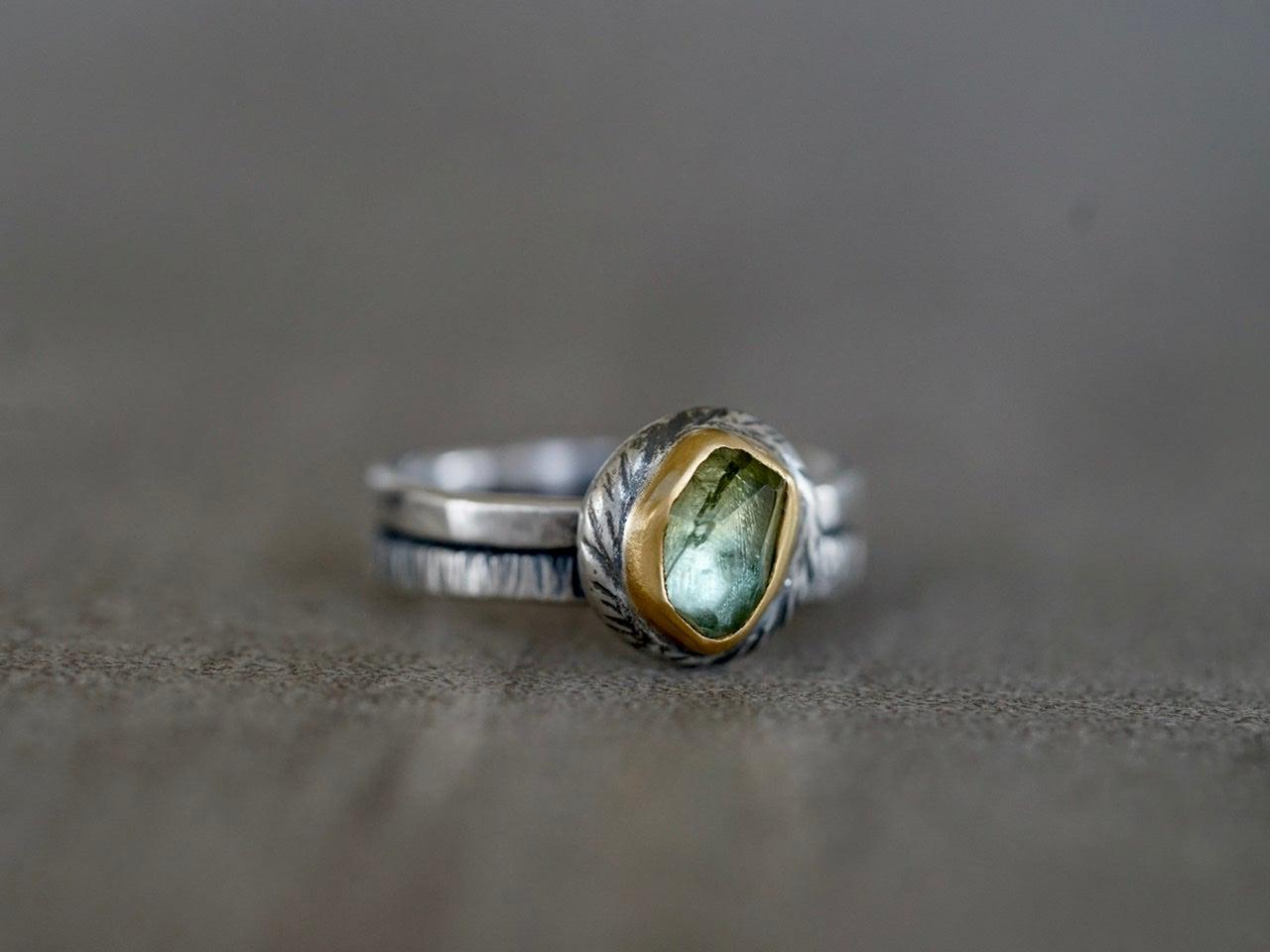 Green tourmaline and 22 k gold swirl ring, size 7.25