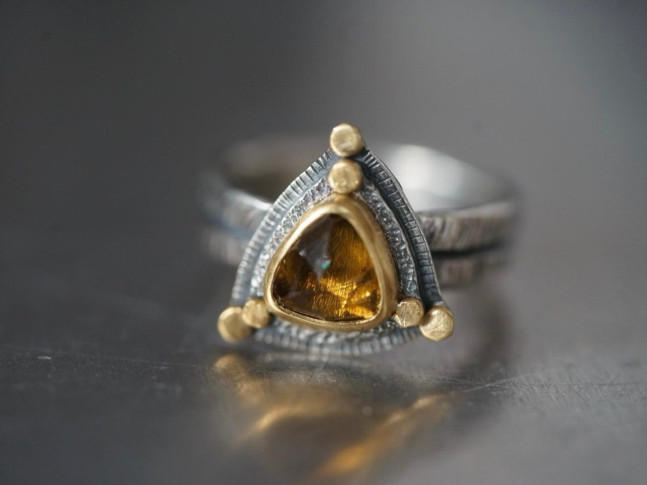 Exquisite sphene and 22k gold ring, size 6.5