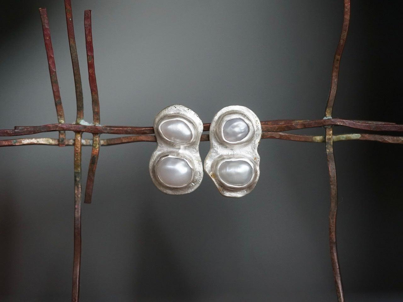Organic pearl post earrings, small