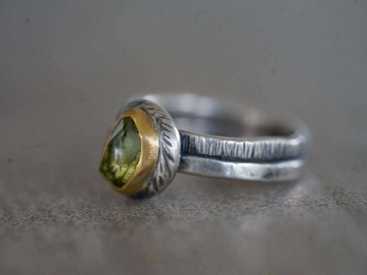 Green tourmaline and 22 k gold swirl ring, size 7.25