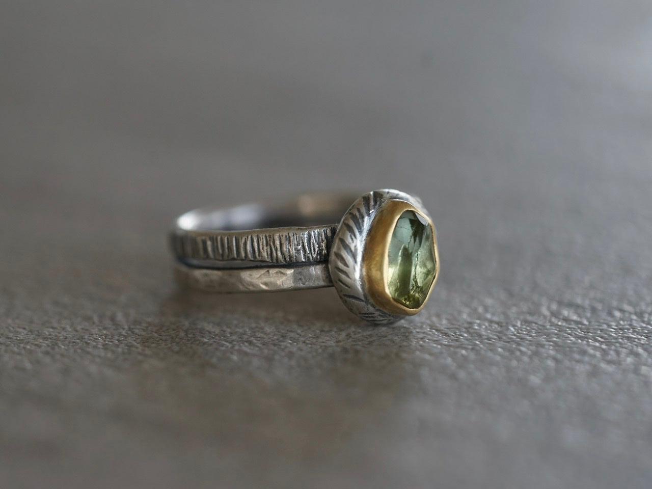 Green tourmaline and 22 k gold swirl ring, size 7.25