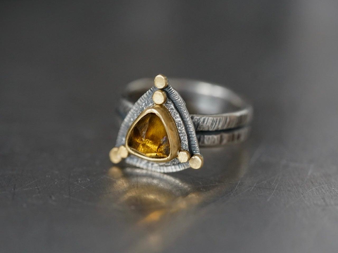 Exquisite sphene and 22k gold ring, size 6.5